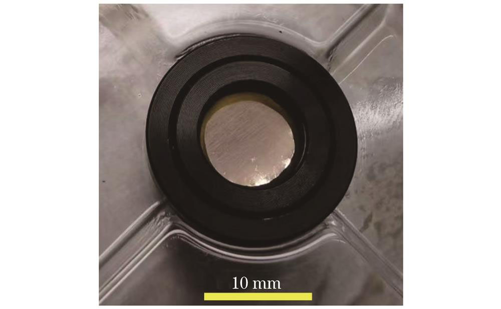A sample of 50 nm-thin freestanding Si filter: a flat surface without folding