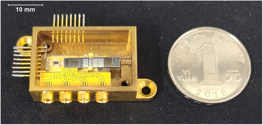 Packaged FIH-MWPR module with a compact volume of 30 mm×20 mm×10 mm.